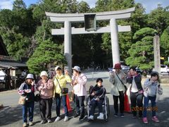 小國神社では大安という事で、七五三やお宮参りのお客さんがたくさん。