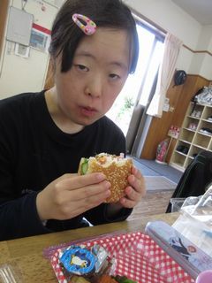 ハンバーガーおっきい♪
