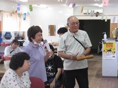「二人酒」、感情込めて歌いあげました。