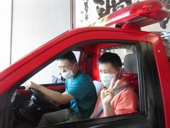 ミニ消防車にも乗せてもらいました。