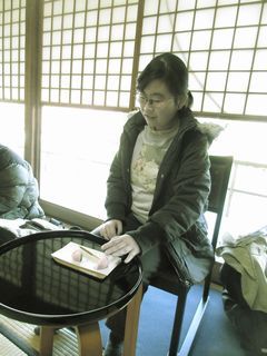 正座が難しい利用者さんは椅子で体験出来ました。